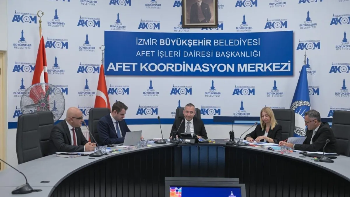 İzmir’de zabıta memuru alım sınavı nefes kesti! 250 aday zorlu parkurlarda ter döktü haberinin görseli