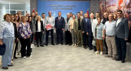 Memleket Partisi’nden CHP’ye toplu katılım: İzmir’de 1500 kişi CHP’ye geçti