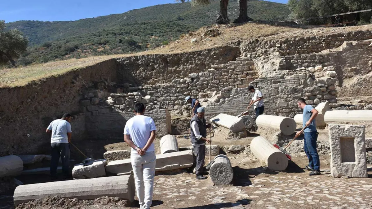 Metropolis Antik Kenti’nde 1800 yıllık ticaret merkezi agora keşfedildi haberinin görseli