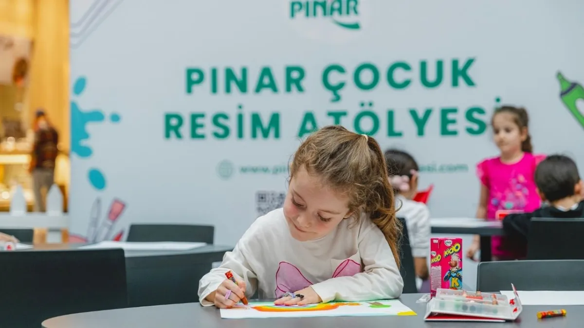 Minik ressamların “çevre dostu yaşam” dünyası İzmir’de sergileniyor haberinin görseli
