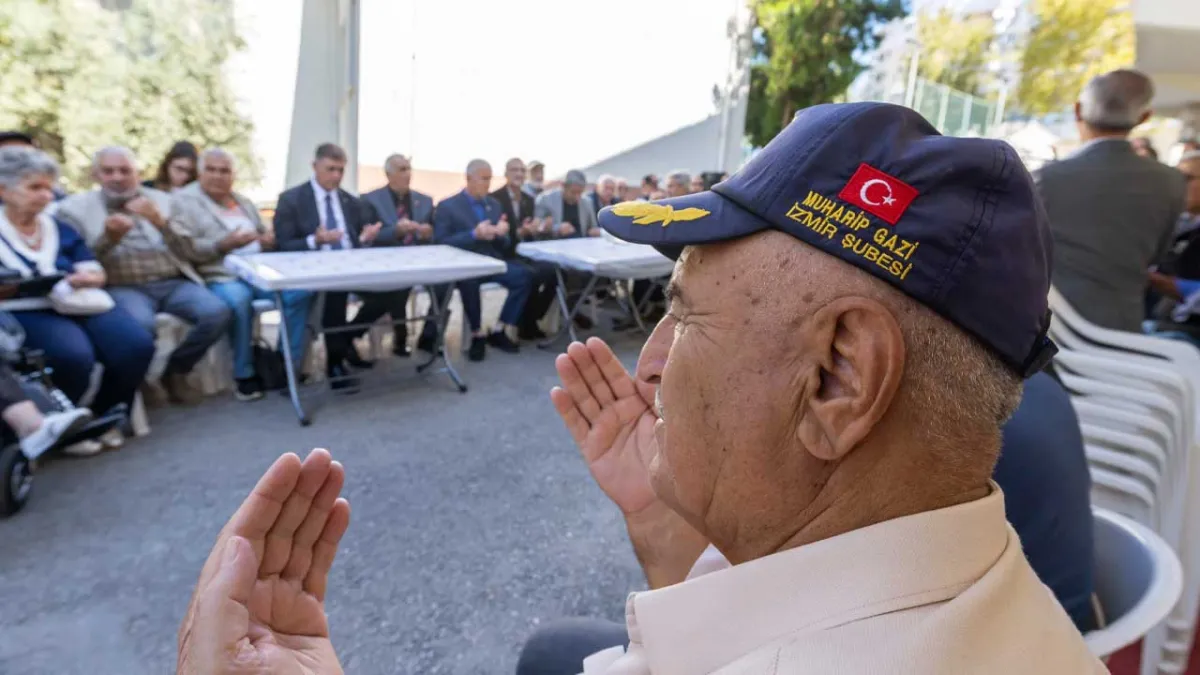 Başkan Tugay gazilerle bir araya geldi haberinin görseli