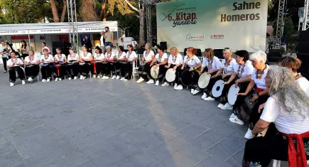 Bornova’da kitapların ışığında kültür şöleni