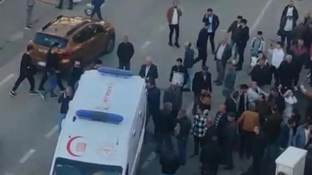 Husumetli aileler duruşma sonrası ortalığı savaş alanına çevirdi  haberinin görseli