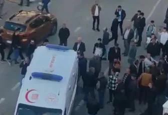 Husumetli aileler duruşma sonrası ortalığı savaş alanına çevirdi 