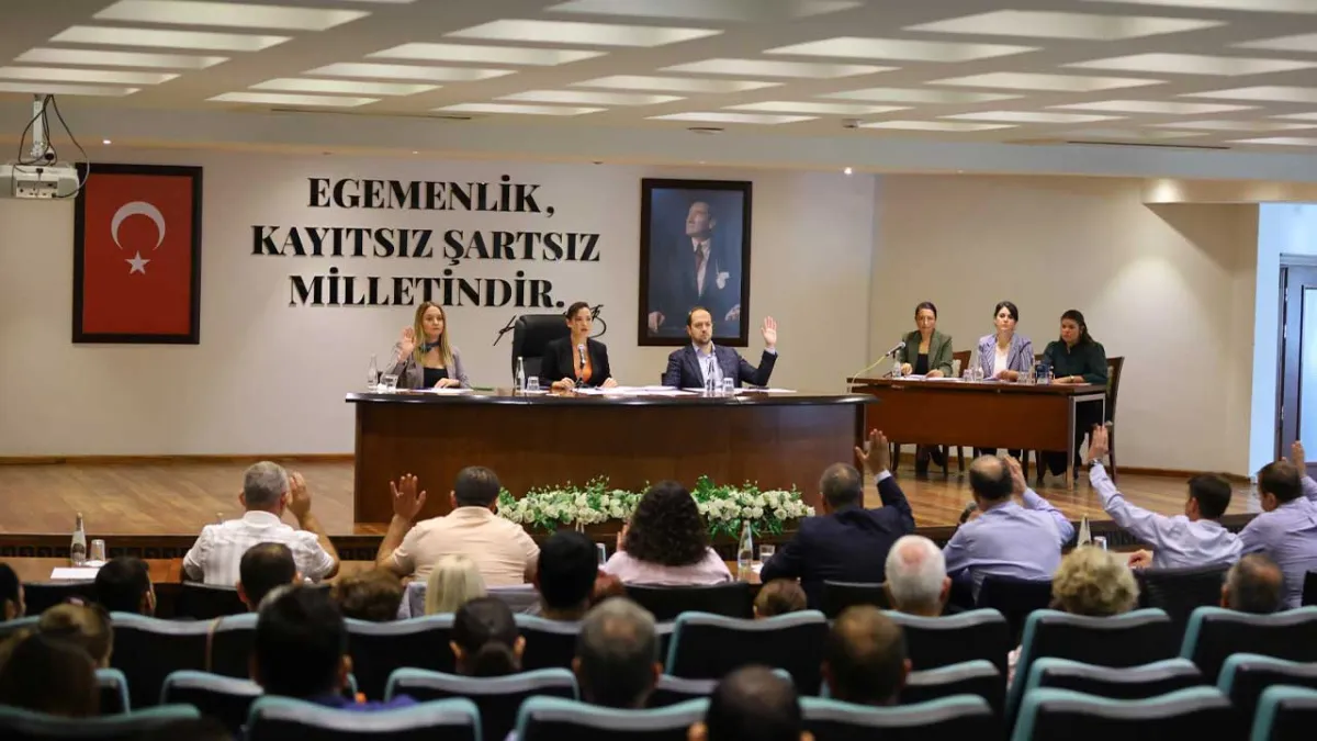 Mecliste Efes Otoparkı tepkisi: “Bu topraklar lime lime elimizden alınıyor” haberinin görseli