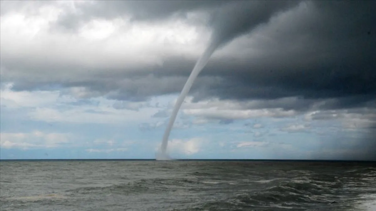 Meteoroloji’den hortum uyarısı: İzmir de risk altında haberinin görseli