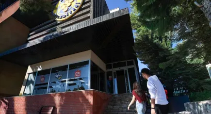 Buca Belediyesi’nden öğrencilere çamaşırhane, spor ve kütüphane desteği