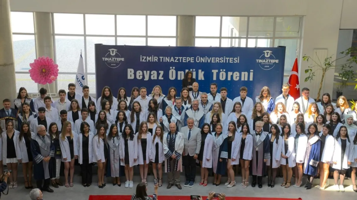 İzmir’de diş hekimliği eğitimi tartışılıyor: Kontenjanlar azaldı, kalite ön planda haberinin görseli