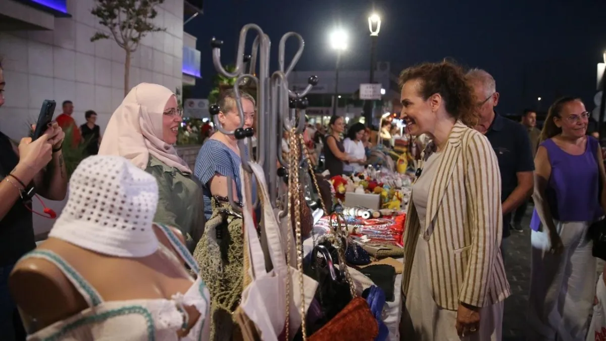 Karşıyaka’da yazın renkli buluşması: El emeği gece pazarı final yaptı haberinin görseli