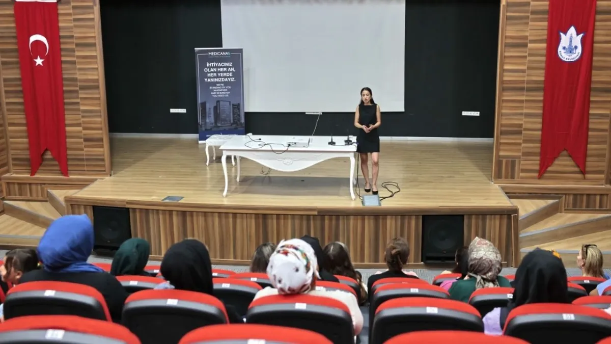 Konak’ta anneler uzmanından çocuk hastalıkları için özel eğitim aldı haberinin görseli