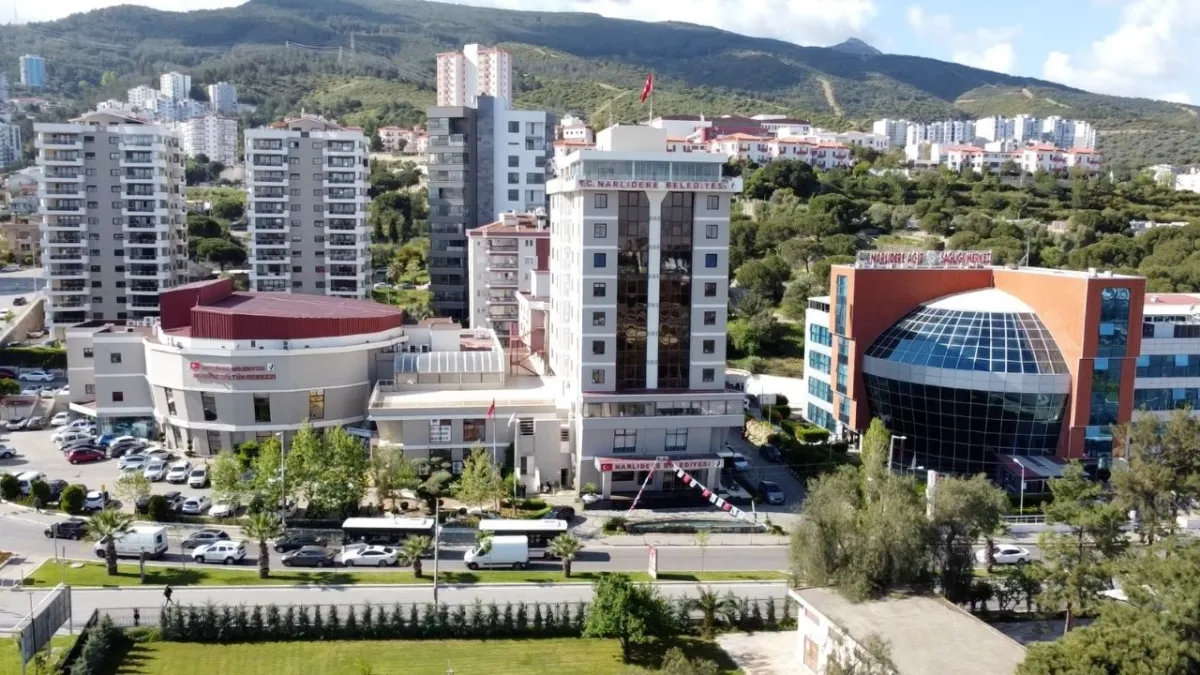 Narlıdere Belediyesi’nden öğrencilere çanta ve kırtasiye desteği: Eğitimde fırsat eşitliği için önemli adım haberinin görseli