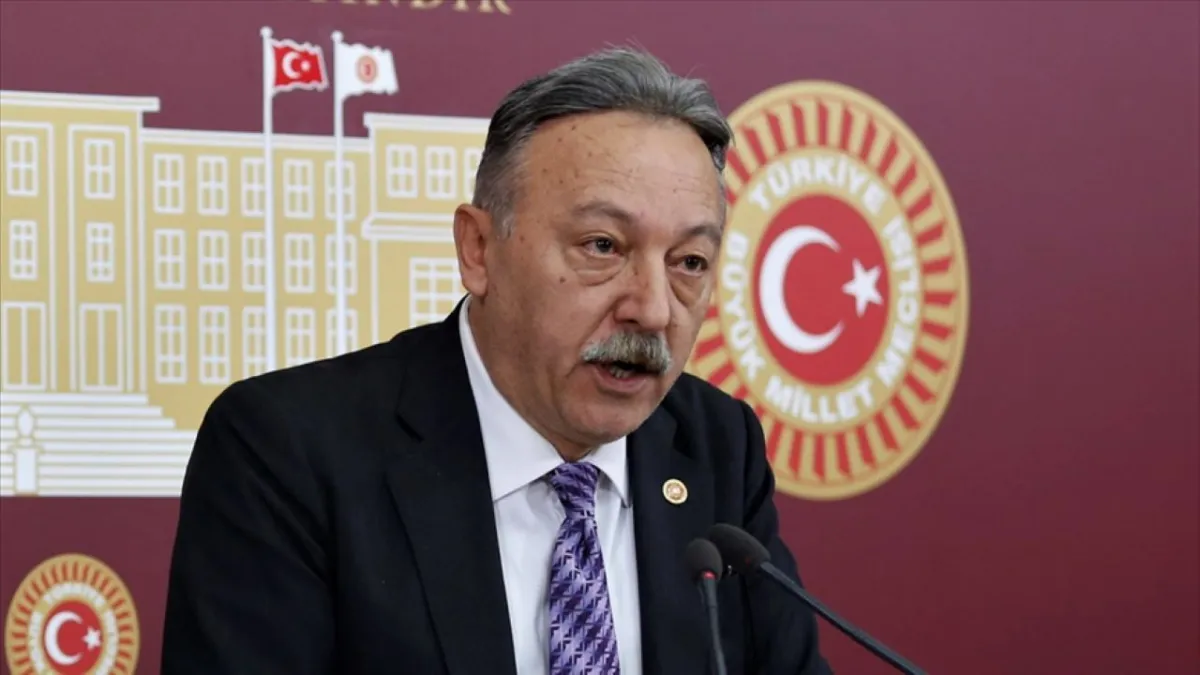 Tacettin Bayır’dan CHP’ye ‘aday belirleme’ yöntemi eleştirisi: Şenol Aslanoğlu’nun adaylığına karşı değilim ama… haberinin görseli