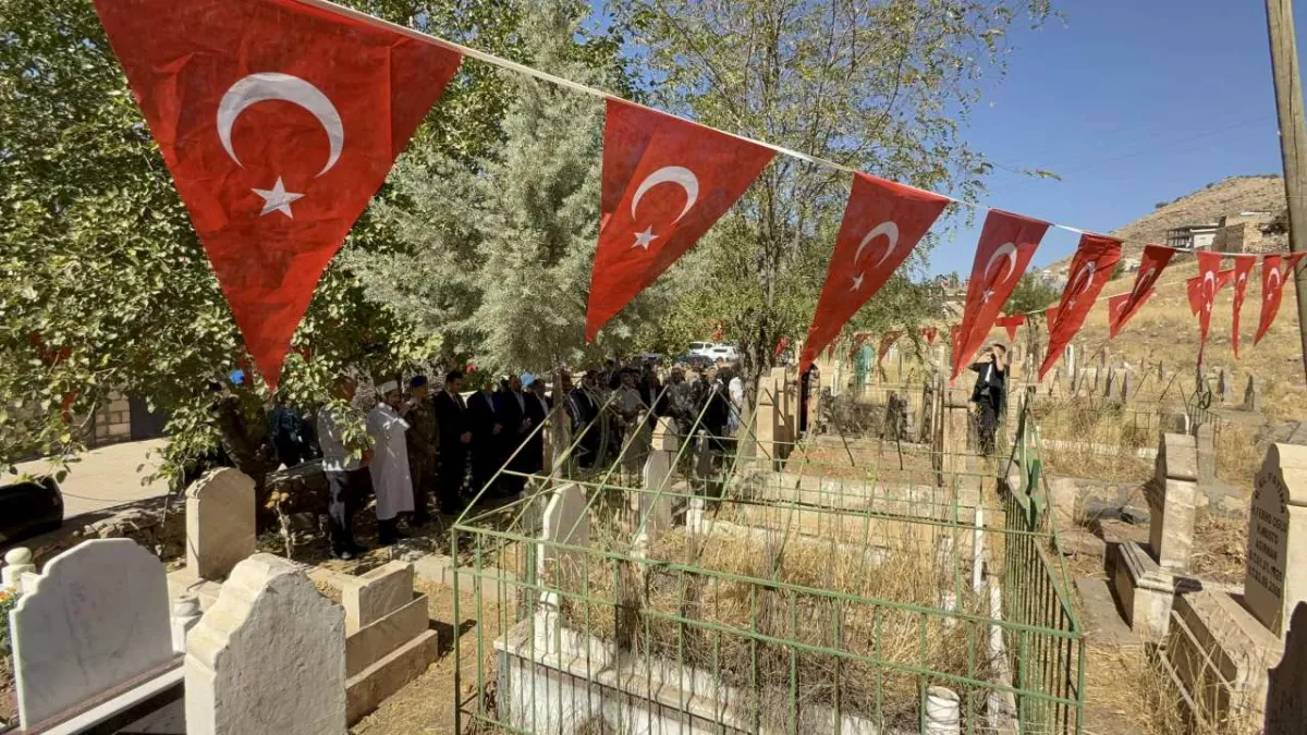 32 senedir aynı acı: Mardin&#039;de PKK&#039;nın saldırısında şehit olan 8&#039;i çocuk 26 kişi anıldı haberinin görseli