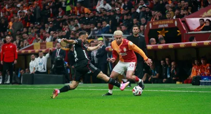 Beşiktaş derbide ilk yarıyı önde kapattı, Galatasaray 10 kişi kaldı