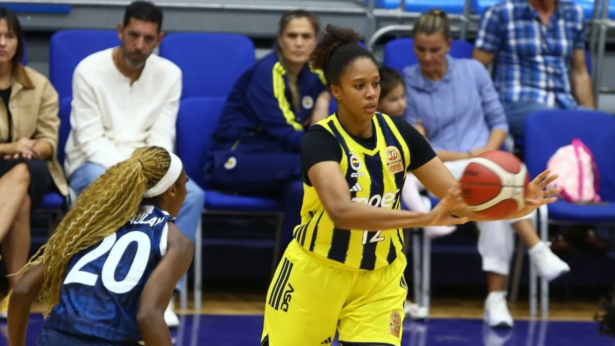Fenerbahçe Opet yeni sezona galibiyetle başladı: Rakibi Emlak Konut’u 18 sayı farkla yendi haberinin görseli