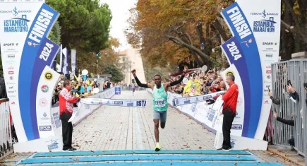 İstanbul Maratonu’nda şampiyonlar geri dönüyor: Debela ve Jebet tahtlarını Koruyabilecek mi?