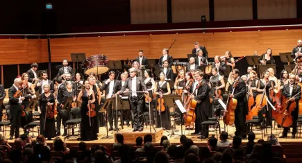 İzmir Devlet Senfoni Orkestrası 50. yıl sezonunu Beethoven ve Çaykovski ile açtı