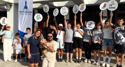 İzmirli öğrenciler Pako’da İngilizce pratiği yaptı