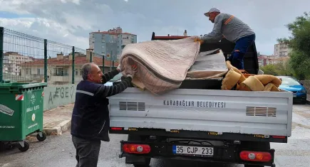 Karabağlar’da 10 mahallede mobilya atığı toplandı