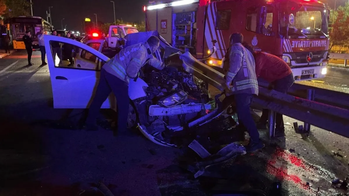 Şile Otoyolu’nda feci kaza: Bariyere çarpan otomobilde 1 ölü, 1 ağır yaralı haberinin görseli