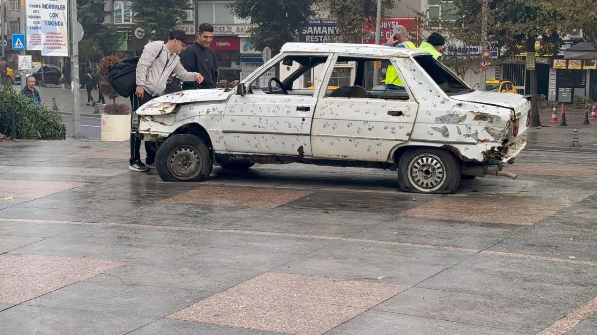 Tekirdağ’da Gazze dramı: 355 kurşunla delik deşik edilen otomobil Çorlu’da sergilendi haberinin görseli