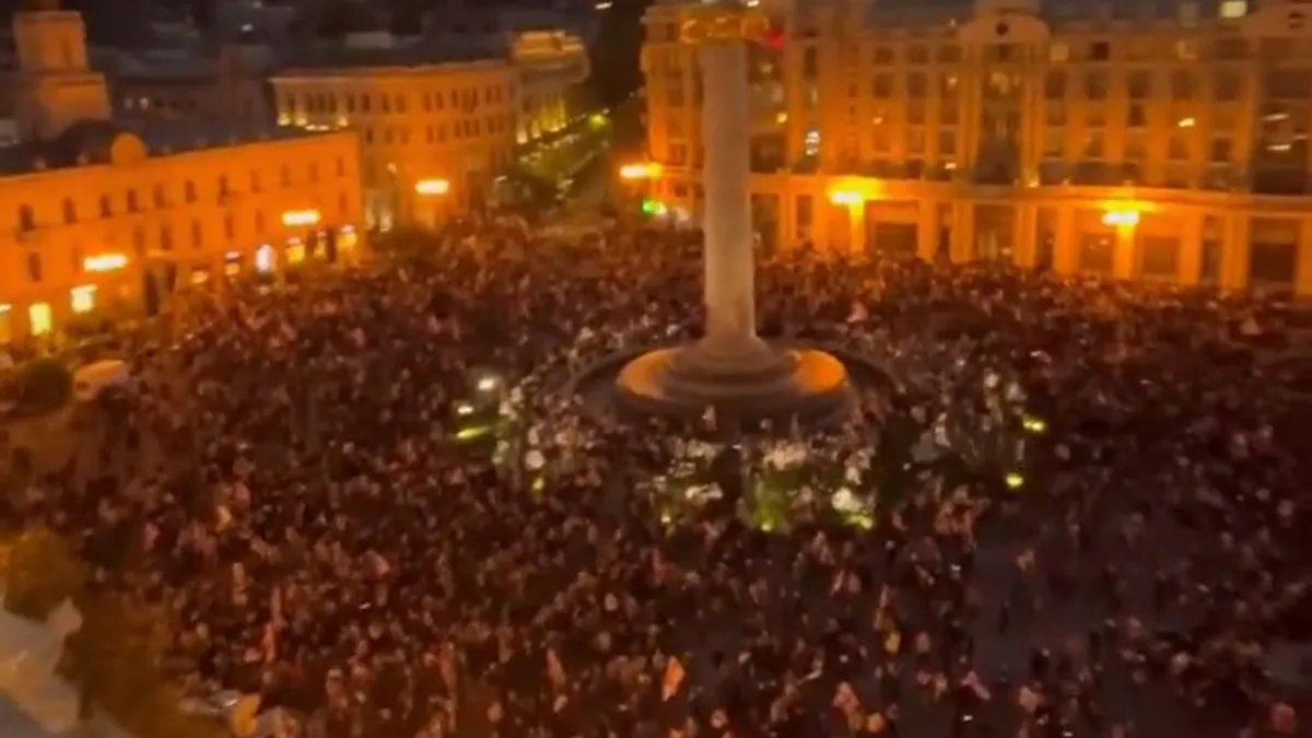 Gürcistan’da düzenlenen protestolarda 21’i polis olmak üzere 27 kişi yaralandı haberinin görseli