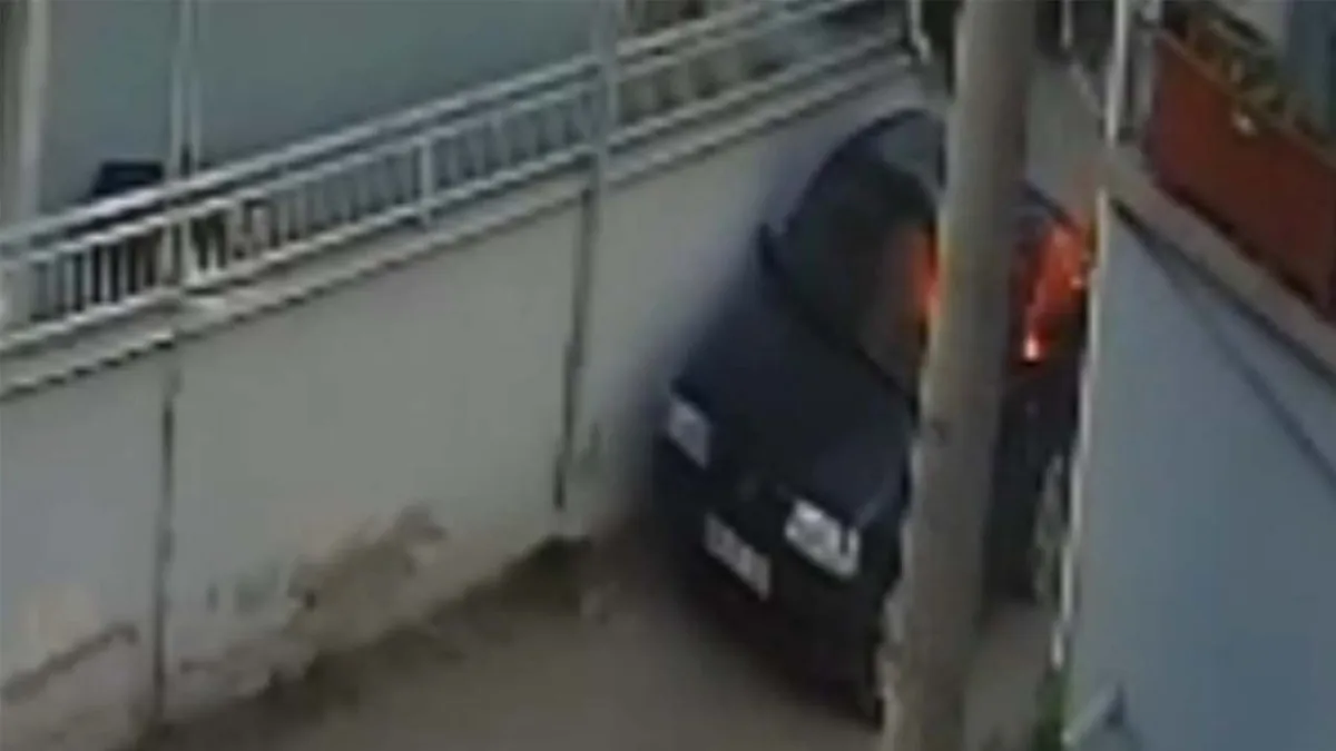 Husumetli olduğu kişinin otomobilini kundakladı haberinin görseli