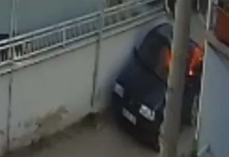 Husumetli olduğu kişinin otomobilini kundakladı
