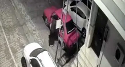 Otomobilden 20 bin liralık ses sistemini çaldı