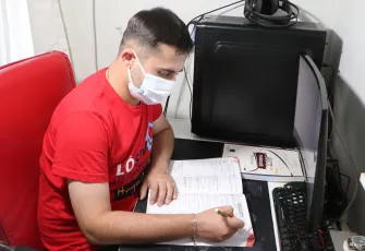 Ücretsiz ilaç için kritere takıldı: Mühendislik hayali kuran lenf kanseri Hasan, yetkililerden destek bekliyor