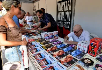 Bornova’da 6. Kitap Günleri üç önemli isimle final yaptı