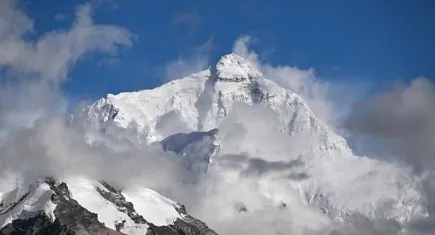 Everest Dağı'nda facia: Kar fırtınası bir kişiyi hayattan kopardı!