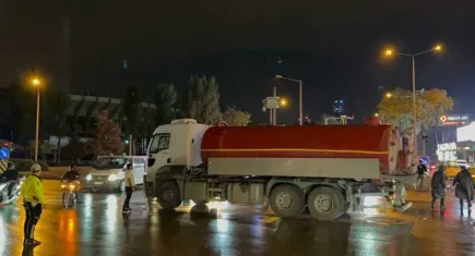 İzmir’de motosiklet vidanjörle çarpıştı: 1 ölü
