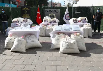 İzmir’de uyuşturucu operasyonunda 5 kişi tutuklandı