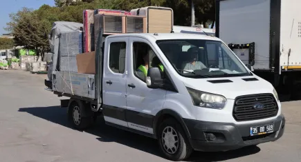 Konak’ta ‘Evden Eve Dayanışma’ devam ediyor