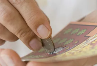 Piyangodan büyük ikramiyeyi vurdu: Az daha canından oluyordu