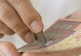Piyangodan büyük ikramiyeyi vurdu: Az daha canından oluyordu