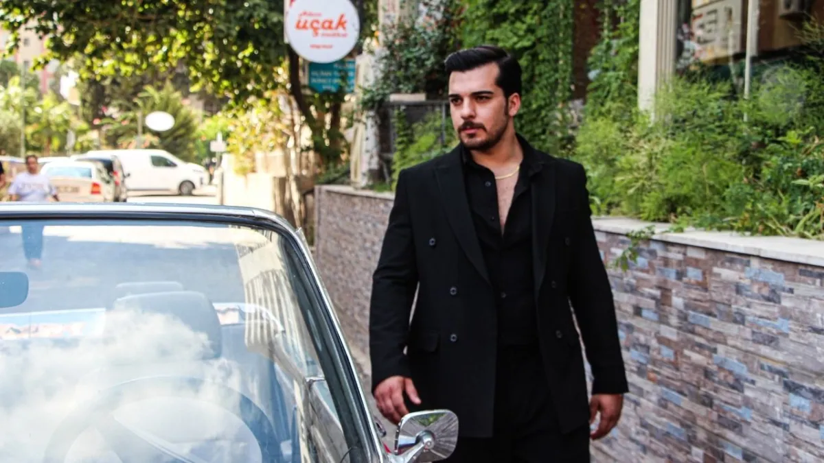 Adanalı Hakan, Çağatay Ulusoy’a benzeyince sosyal medyada gündem oldu haberinin görseli