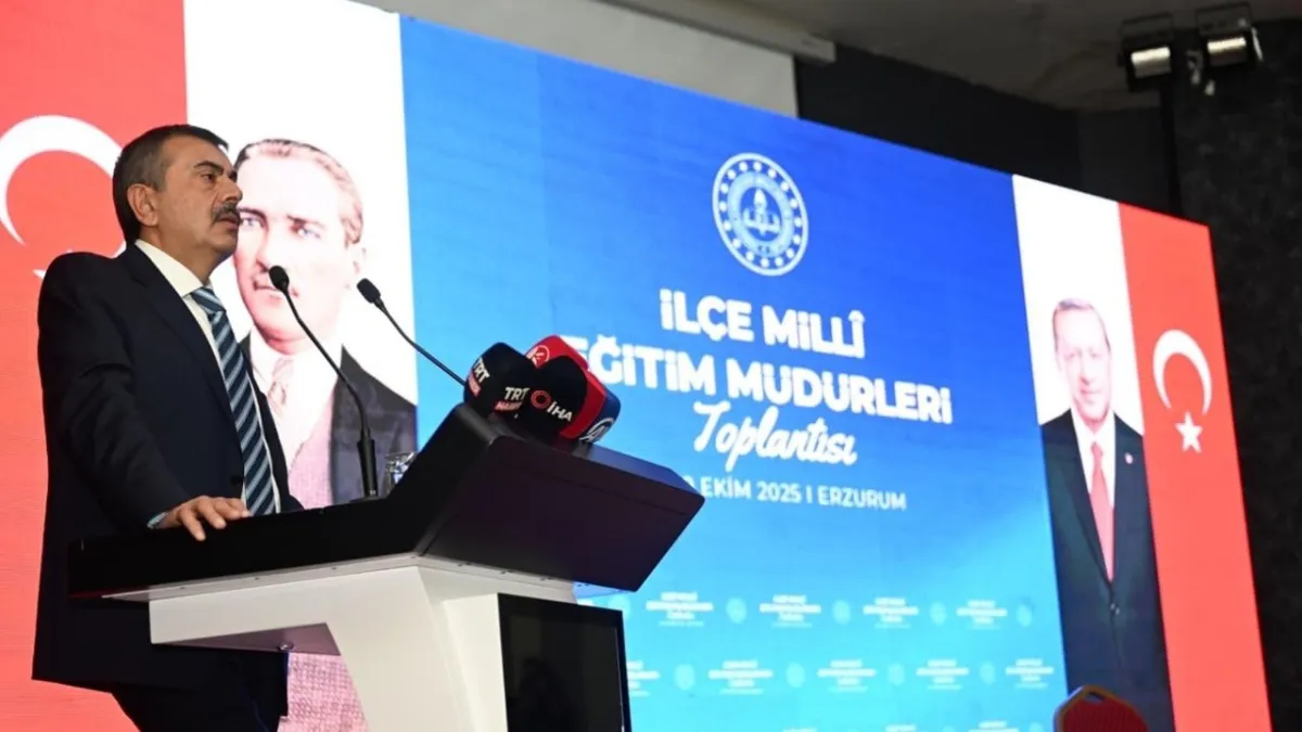 Bakan Tekin, öğretmen ve ilçe müdürleriyle buluştu: Başarı, uyum ve işbirliğiyle gelir haberinin görseli