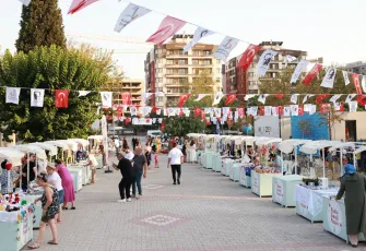 Bayraklı’da Kadın Emeği Pazarı ziyaretçilerini bekliyor