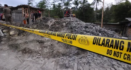 Endonezya’da yatılı okul faciası: Enkazdan gelen acı bilanço 63’e yükseldi!