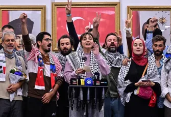 İsrail'in alıkoyduğu aktivist Sümeyye Sena Polat annesine kavuştu