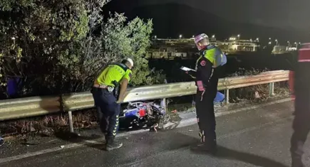 İzmir haber: Kamyonet ile elektrikli bisiklet çarpıştı