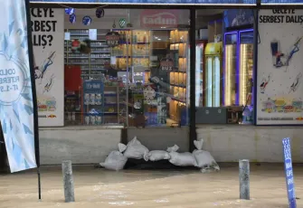 İzmir haber: Sağanak yine hayatı felç etti