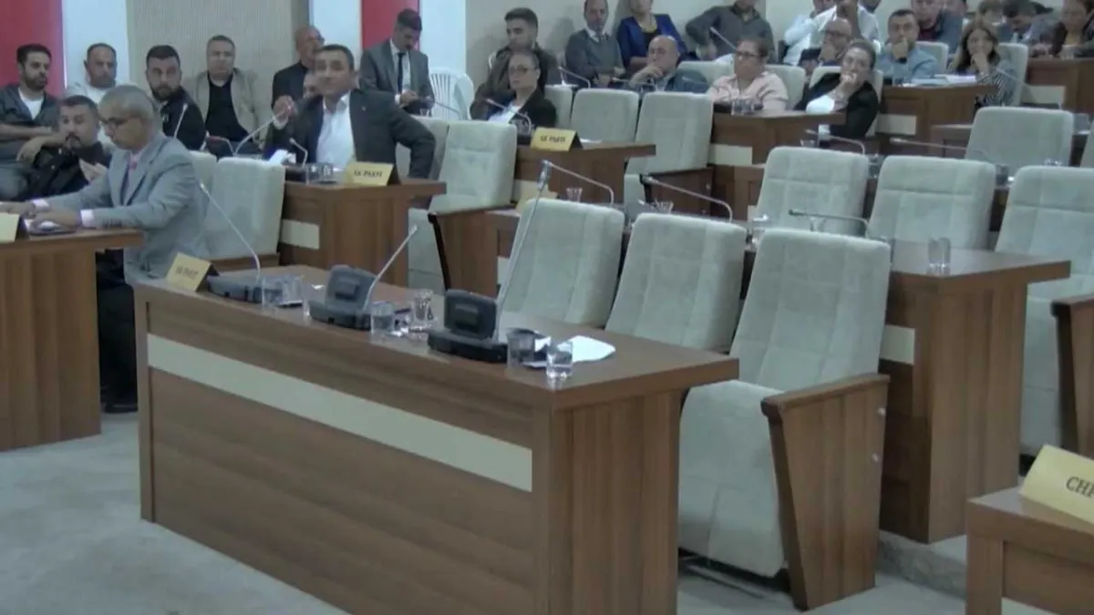 Katı atık ve asfalt tartışması meclisi karıştırdı: Cumhur İttifakı oturumu yarıda bıraktı haberinin görseli