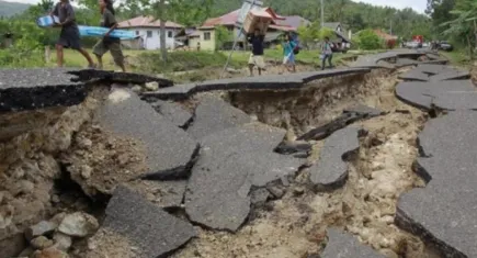 Papua Yeni Gine’de 6,6 büyüklüğünde deprem: Tsunami alarmı verildi