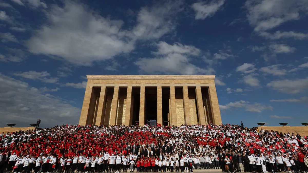 Türkiye LÖSEV’in çağrısına kulak verdi :100 bine yakın katılımcı Anıtkabir’e akın etti haberinin görseli