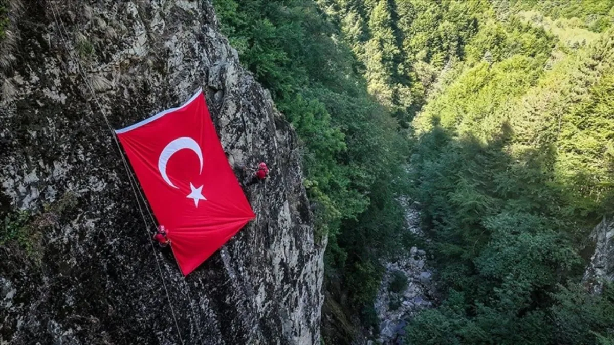 Uludağ’da JAK Timleri tatbikatlarla görev hazırlığını sürdürüyor haberinin görseli