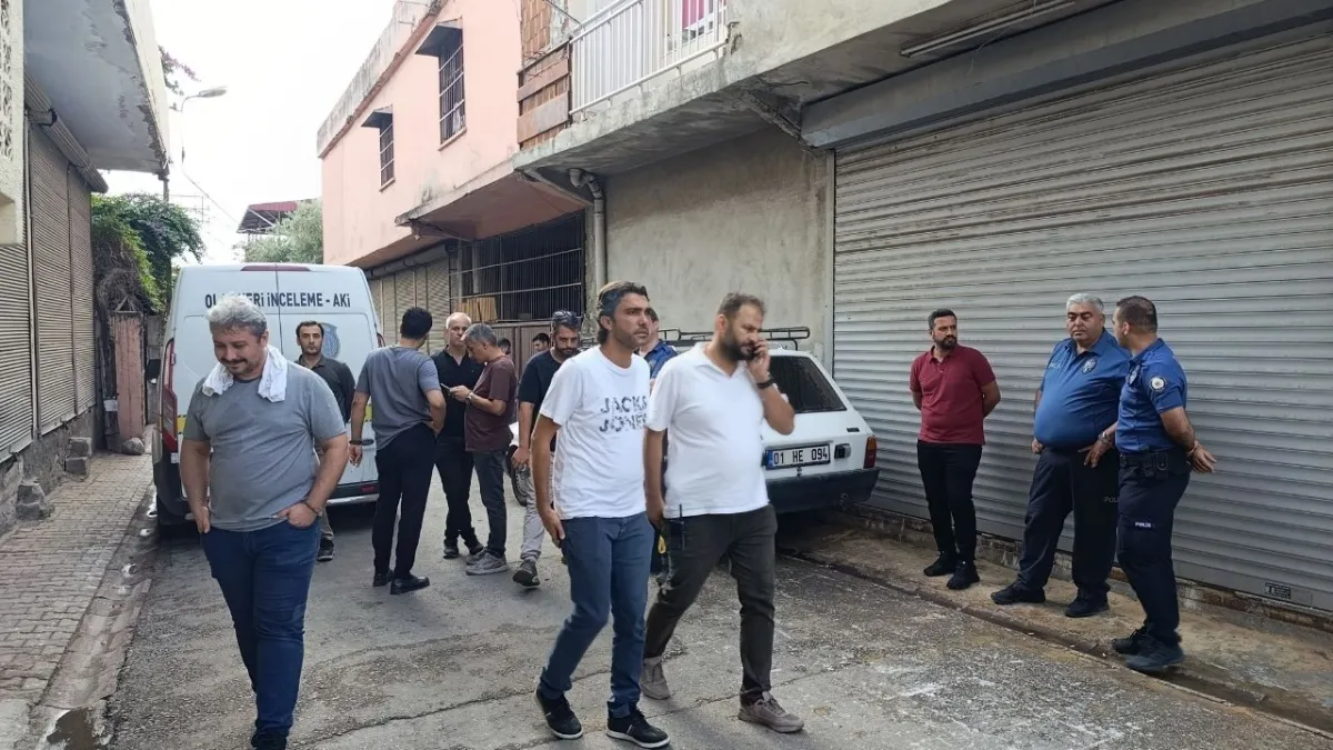 Adana’da tedavi için gelen ekiplere bıçakla saldırdı: Polis bacağından vurdu haberinin görseli