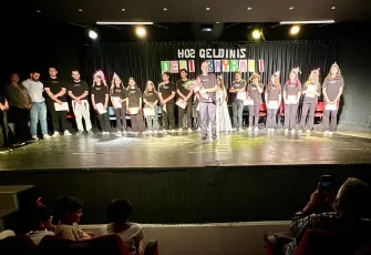 Genç İzmir’den tiyatroseverlere müjde: Deli Bayramı yeniden izleyiciyle buluşuyor